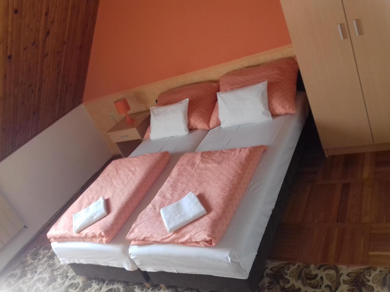 Petra Vendeghaz Apartment Bük Екстериор снимка